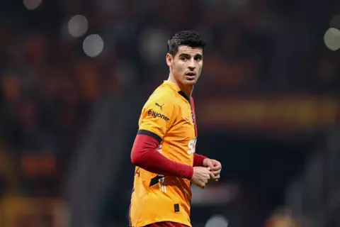 كومو يحسم صفقة موراتا.. فسخ إعارة وتفاصيل مالية جديدة